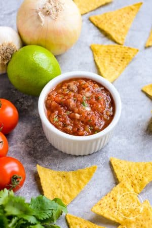 Easy Homemade Salsa (7 ingredients, 5 minutes) - A Pinch of Healthy