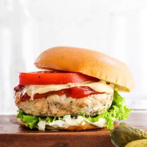 Grilled Turkey Burgers (classic recipe) - A Pinch of Healthy