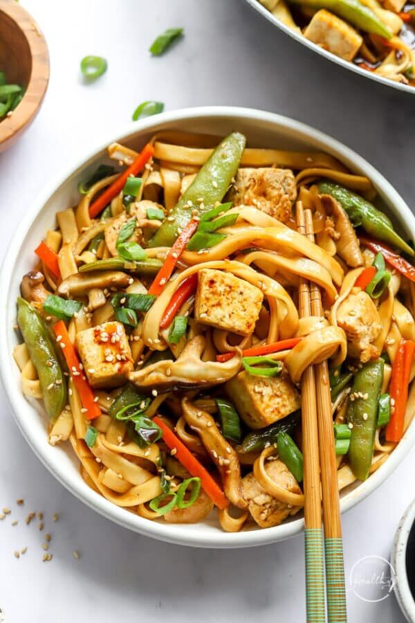 Vegan Lo Mein - A Pinch of Healthy